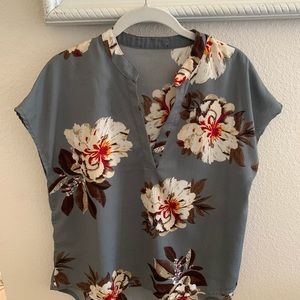 Women’s Blouses (2) Green / Tan Medium